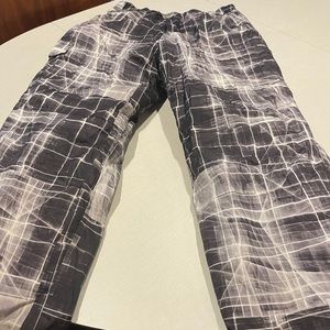 Boys size 18 -20 black and white print lined snowboarding pants.